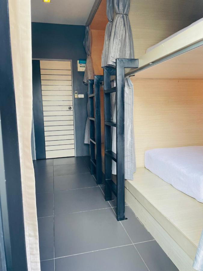 Rabbitel Phuket Hostel Exterior photo